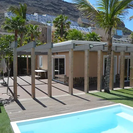 Villa De *